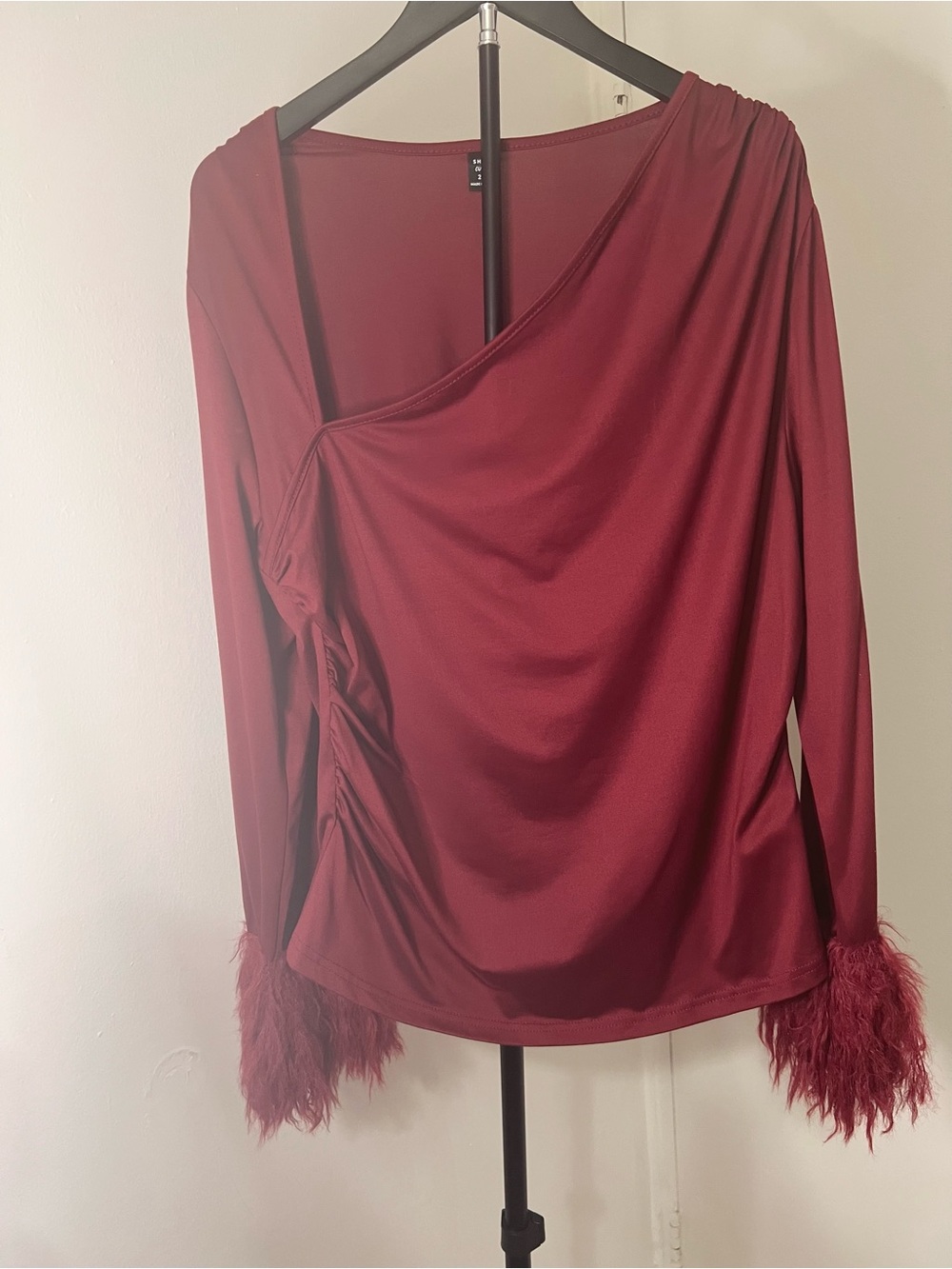 Women's Burgundy Feather Cuff Long-Sleeve Top
